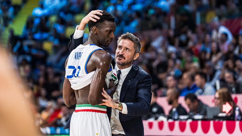 Saliou Niang se divi snazi svog protivnika, Luke Dončića